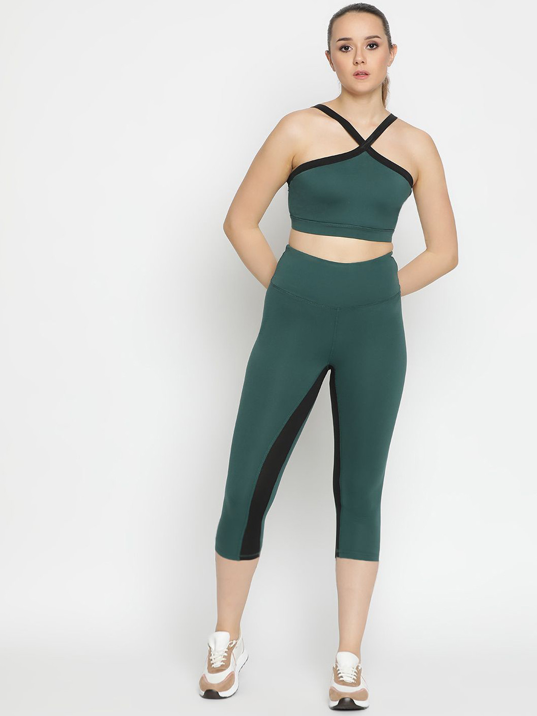 Wearjukebox Halter Neck Radiant Bra With Tights