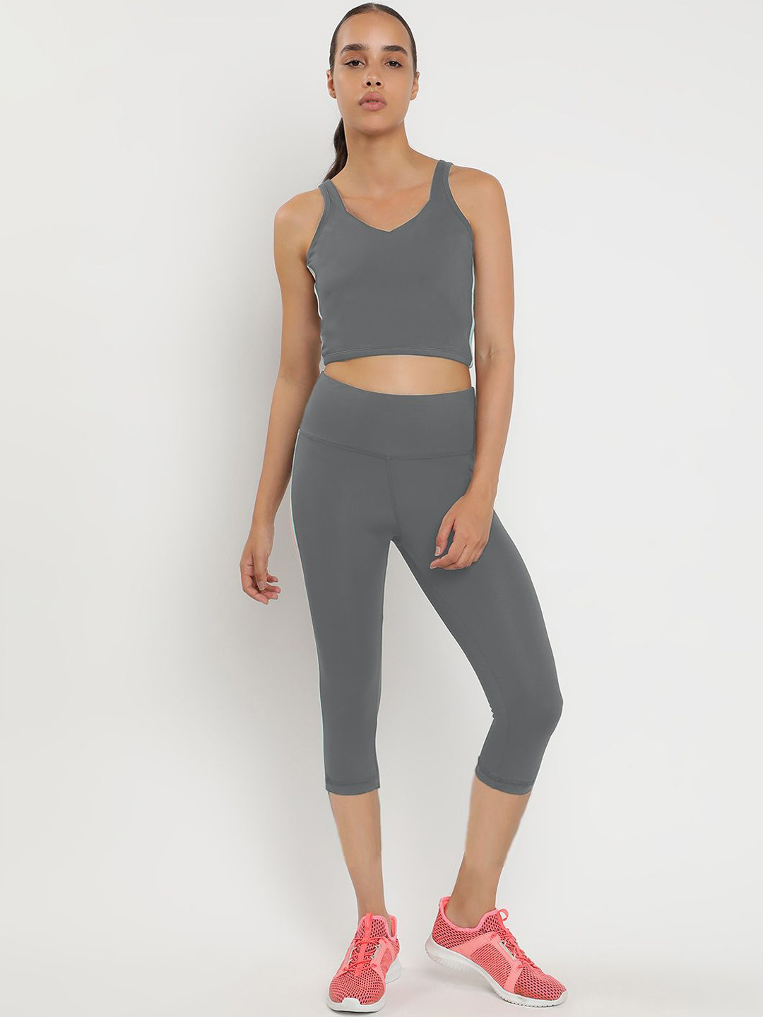 Wearjukebox Sleeveless Lightweight Zen Bra With High-Rise Tights