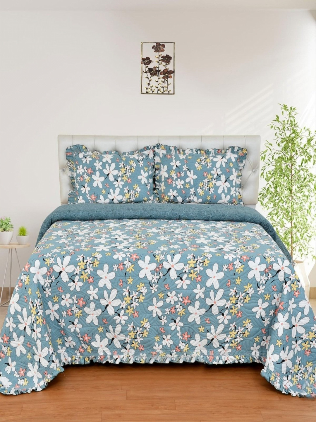 BREVARD  Blue & White Cotton Printed Queen Size Bed Cover With Pillows