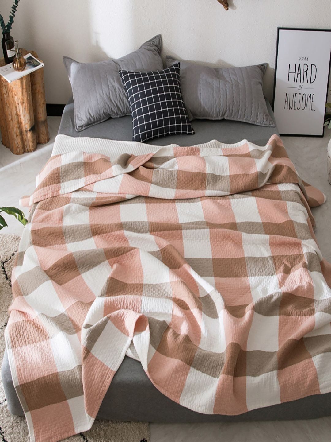 JC HOME White & Peach-Coloured Checked Printed AC Room 350 GSM Cotton Bed Quilt