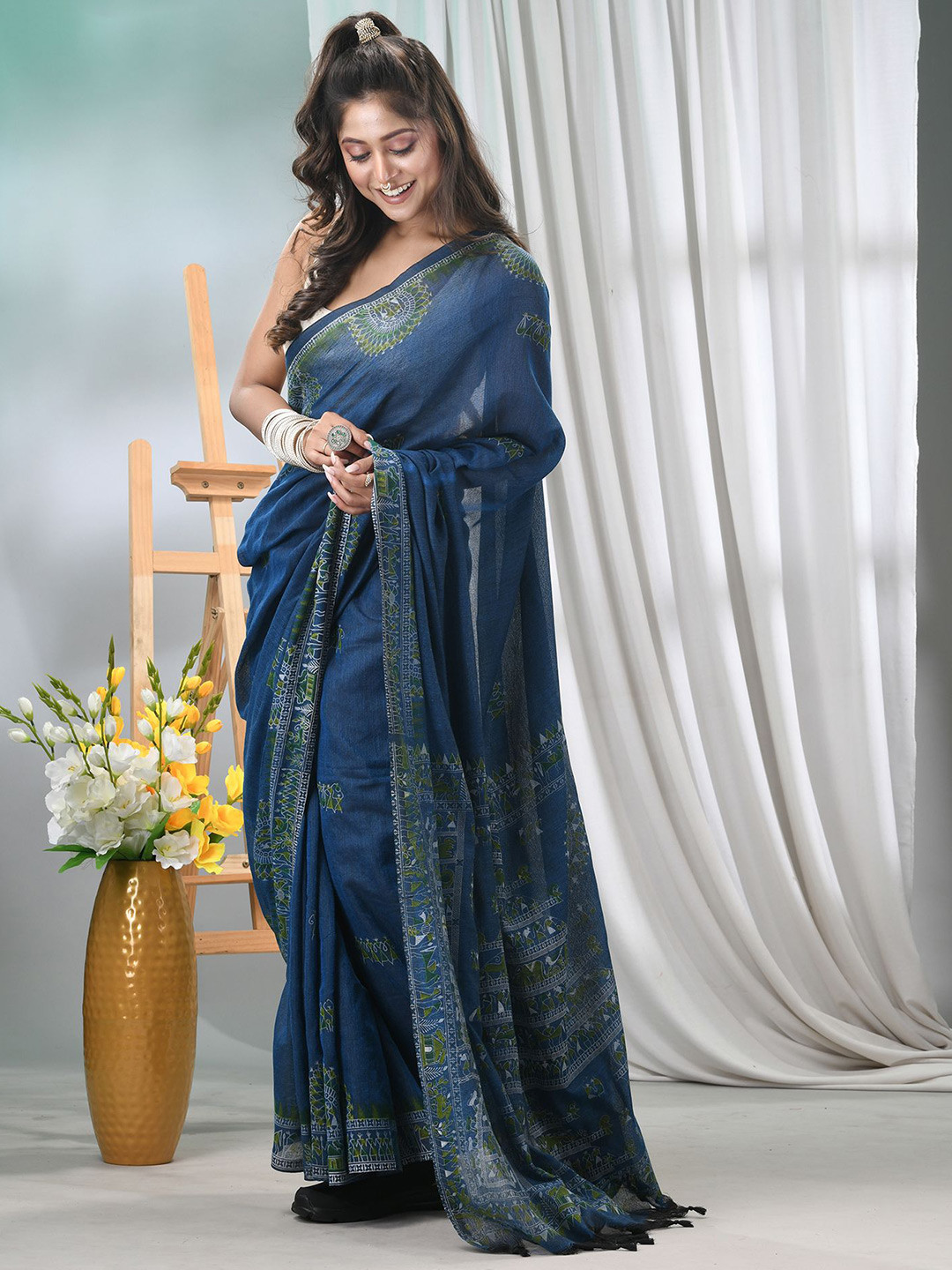 TANTLOOM Women Warli Printed Taant Saree With Blouse Piece
