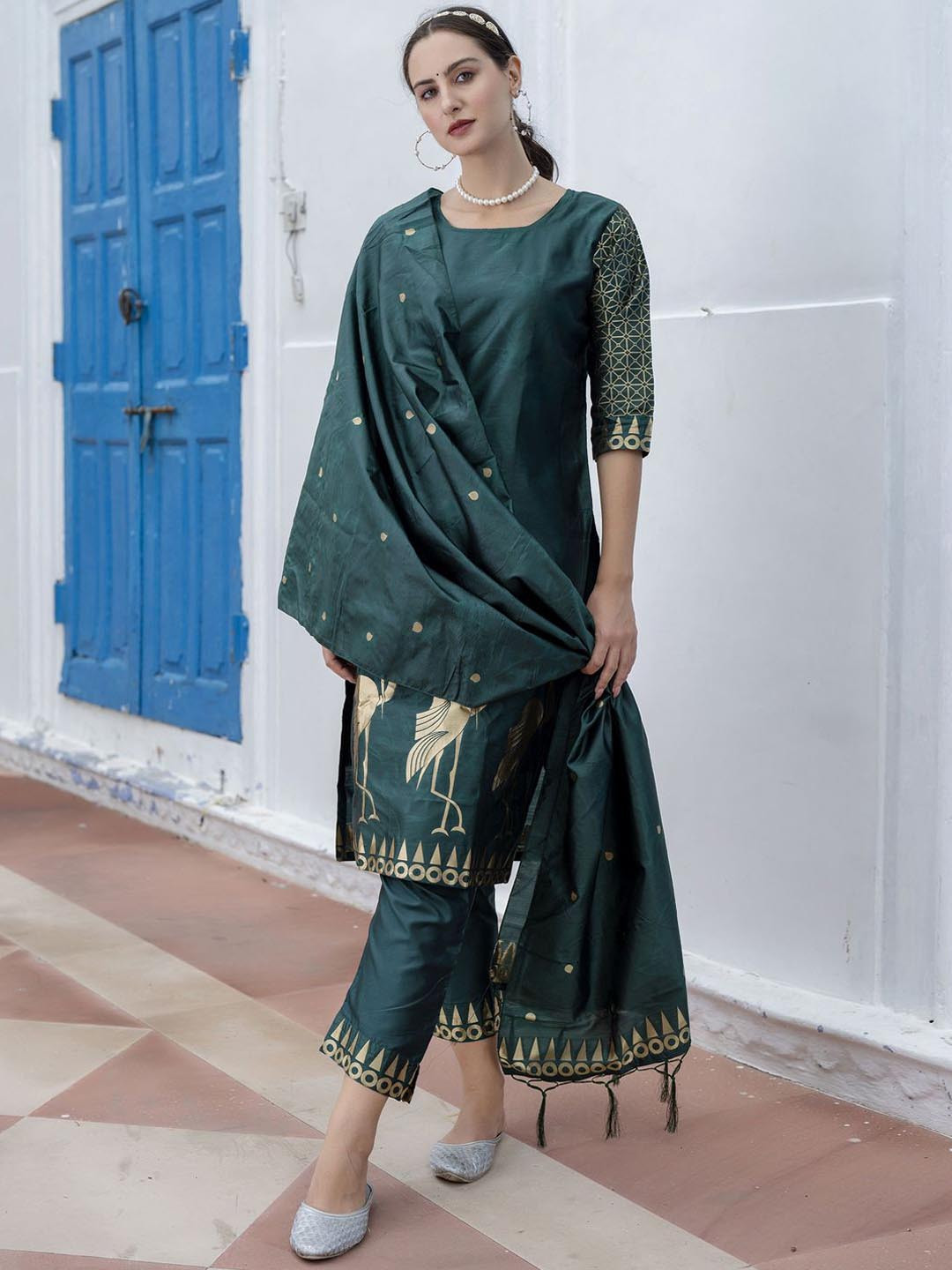 VredeVogel Ethnic Motifs Woven Design Straight Kurta With Trousers & Dupatta