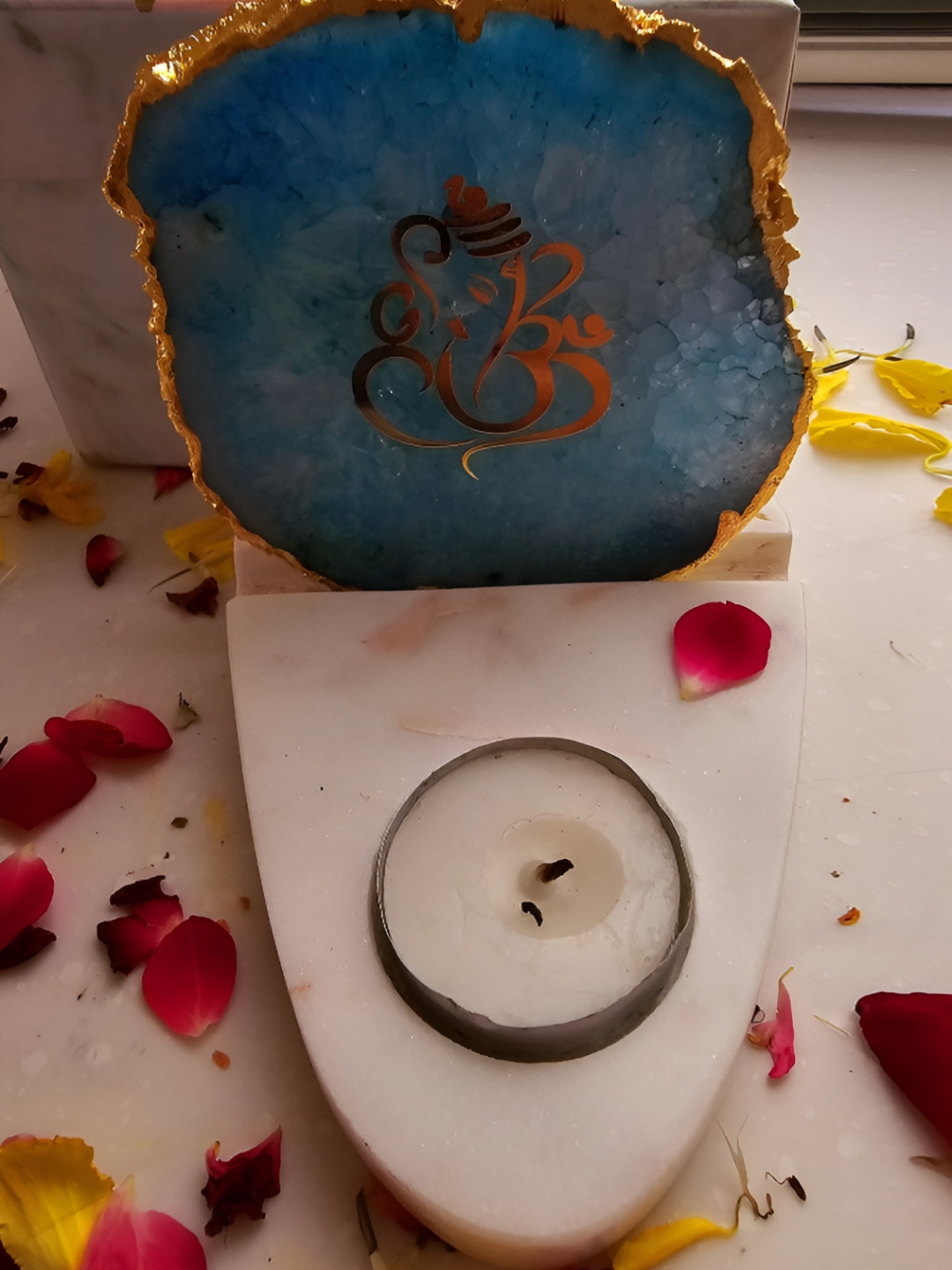 HOMEARTE White & Blue Ganesha Agate with marble base Tea light Religious Candle Holder