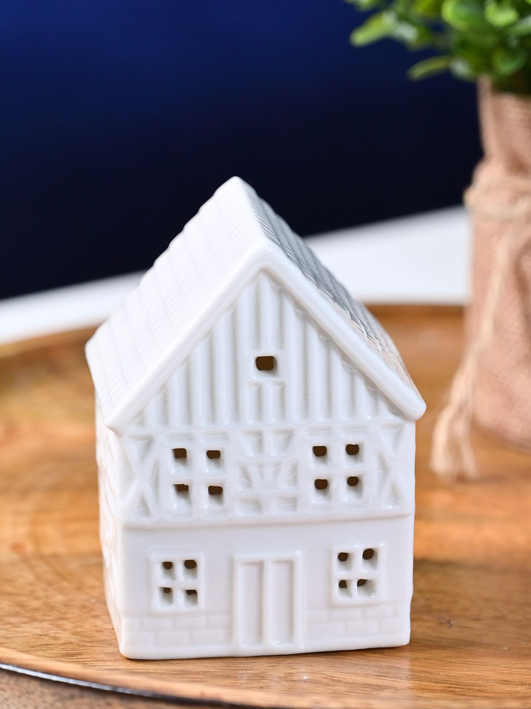 MARKET99 White Ceramic Figurine House Shaped Showpiece