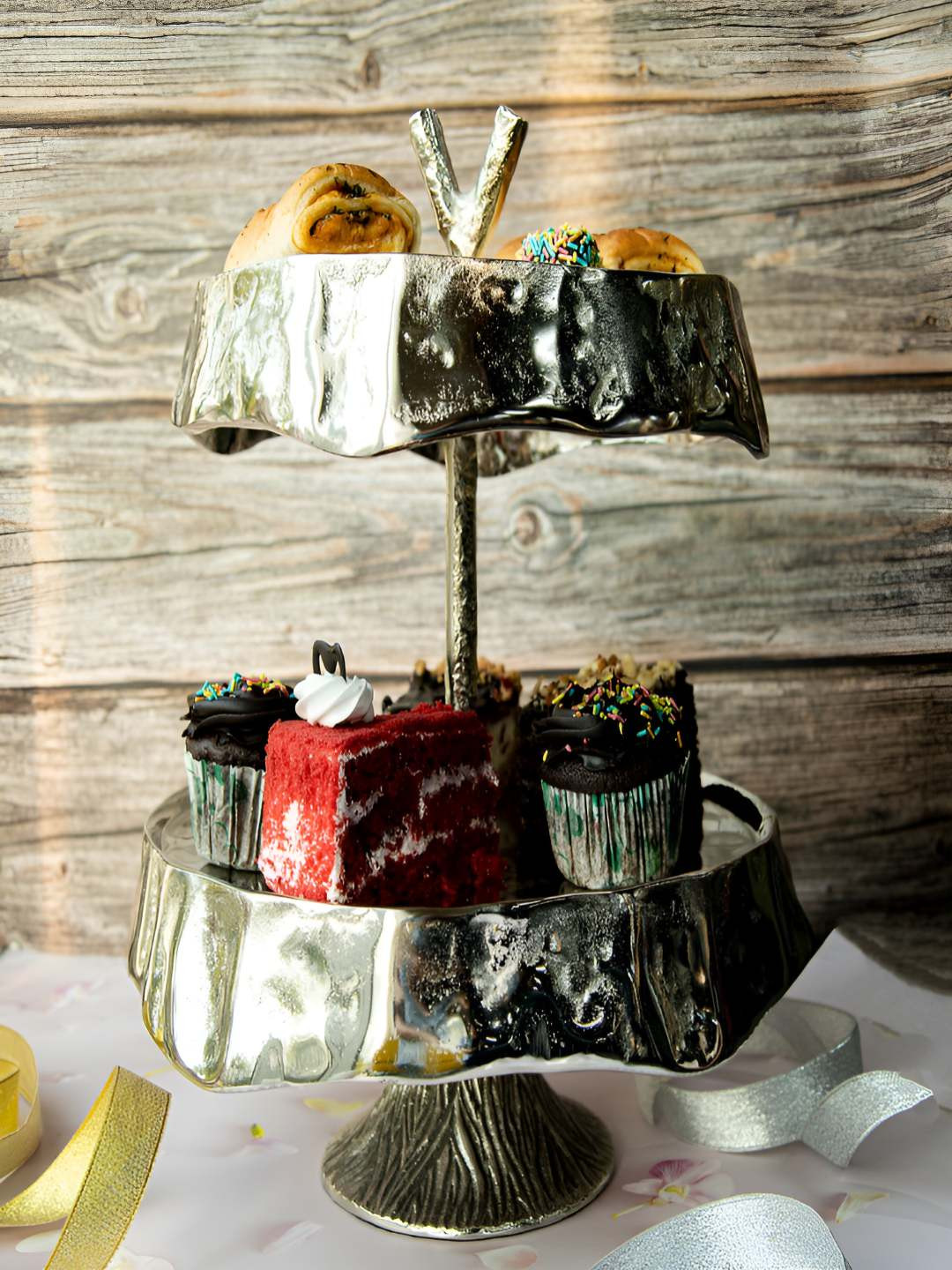 Troveas Silver-Toned Aluminium Tiered Splendour Easy to Clean Cake Stand