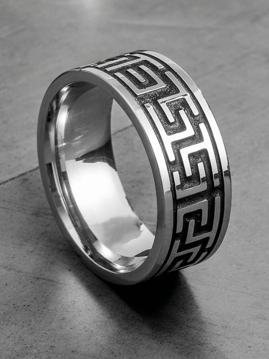 fabula Men Engraved Band Finger Ring
