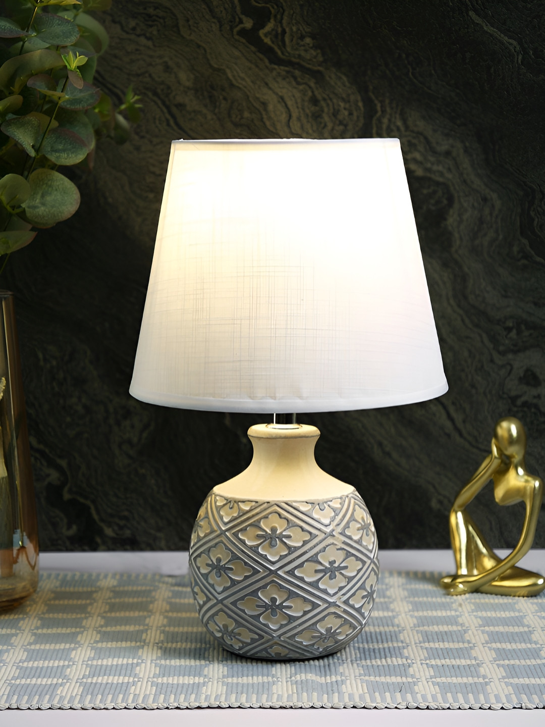 TAYHAA White Textured Ceramic Frusturical Shaped Table Lamp