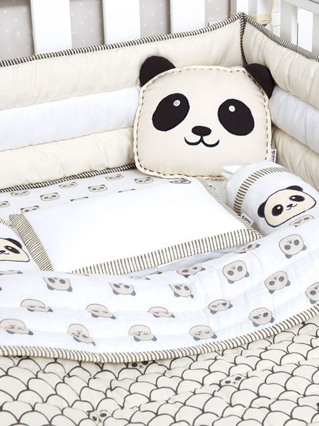 Masilo Infants Black & White Peekaboo Panda Printed Organic Cotton Mini Cot Bedding Set