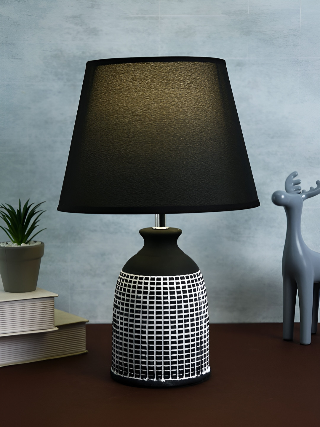TAYHAA Black and White Ceramic Contemporary Frusturical Shaped Table Lamp