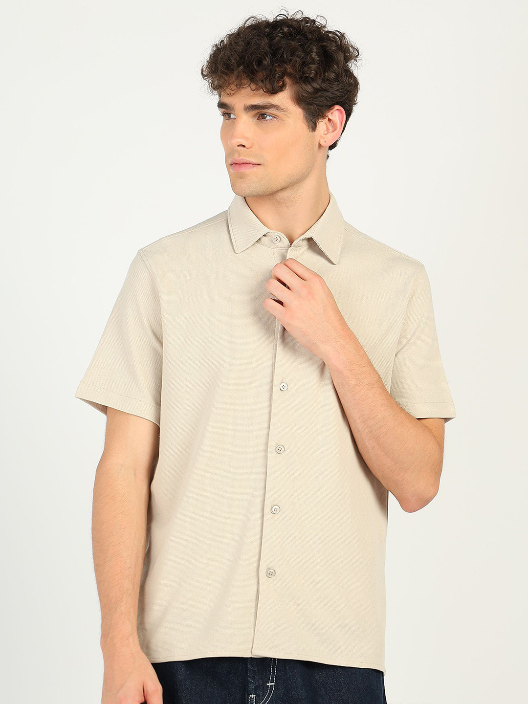 Alan Jones Men Comfort Spread Collar Textured Cotton Relaxed Fit Casual Shirt