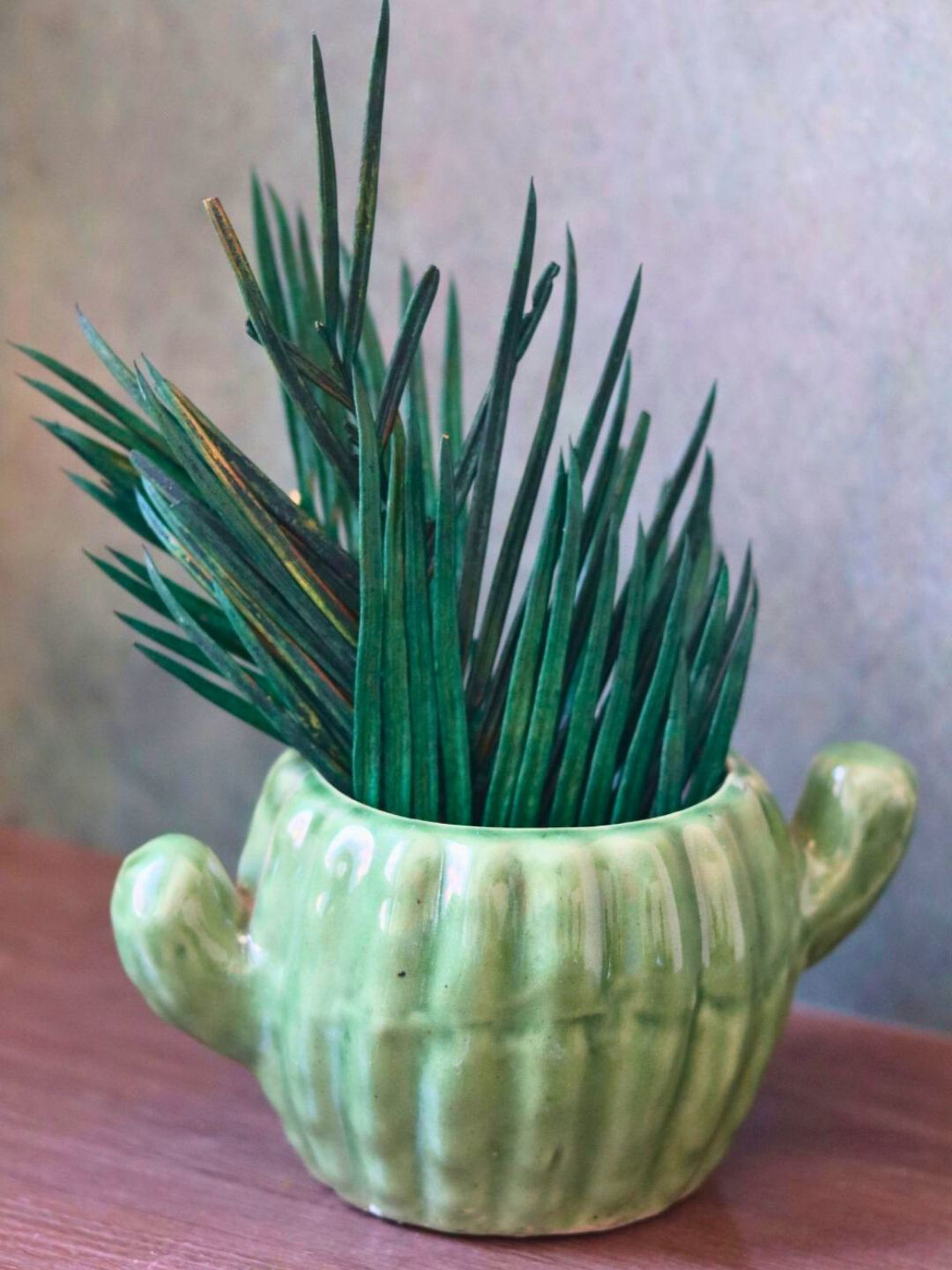 WEAVING HOMES Green Textured Ceramic Cactus Shaped Planters
