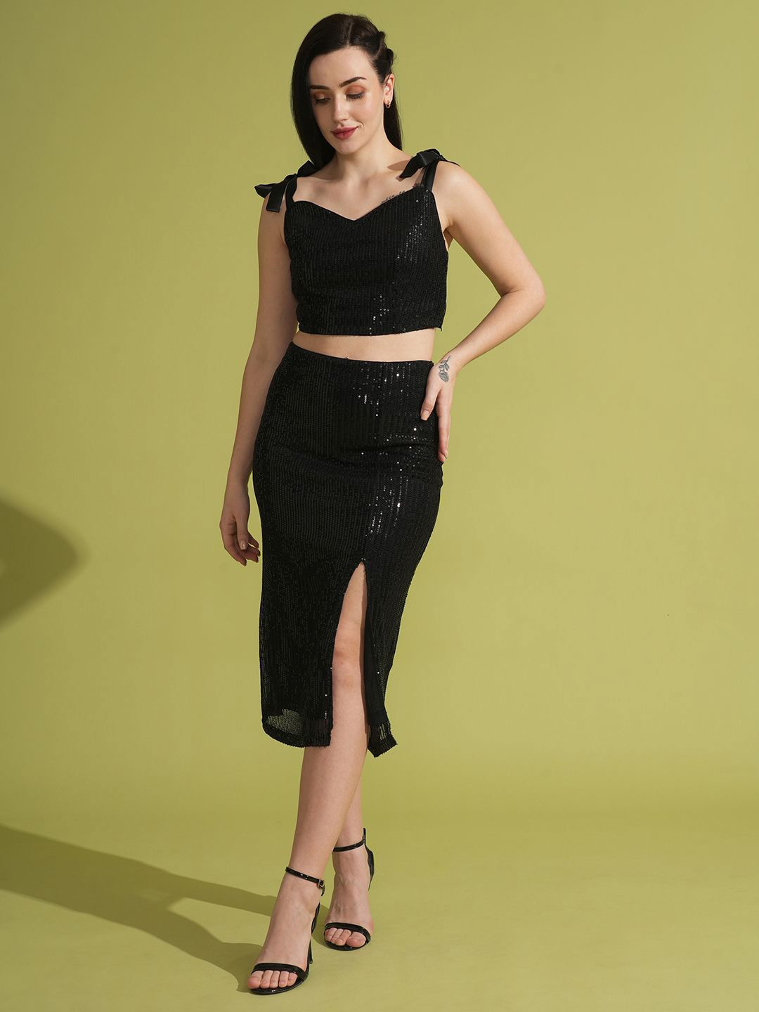 Globus Embellished Sweetheart Neck Top With Skirt