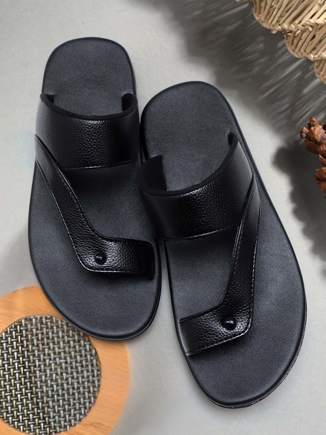 SHUAN Men Synthetic Thong Flip-Flops