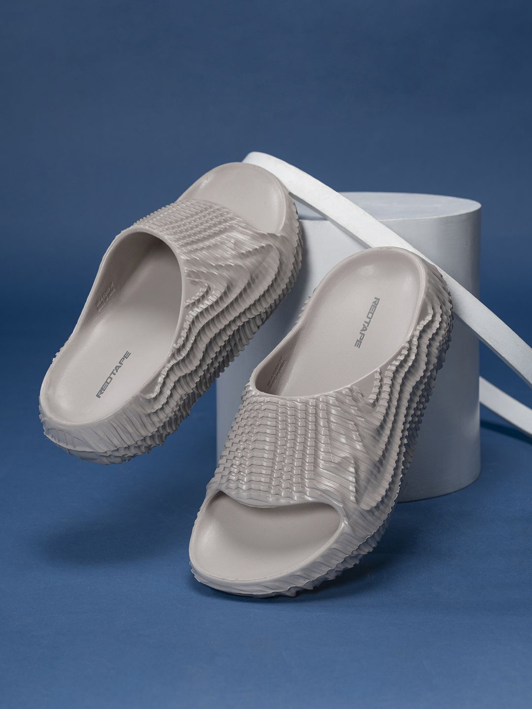 Red Tape Women Sliders Rubber Sliders