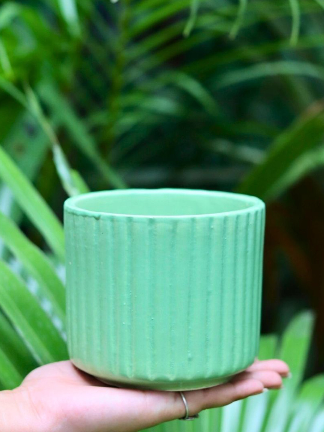 WEAVING HOMES Green Ceramic Textured Planter