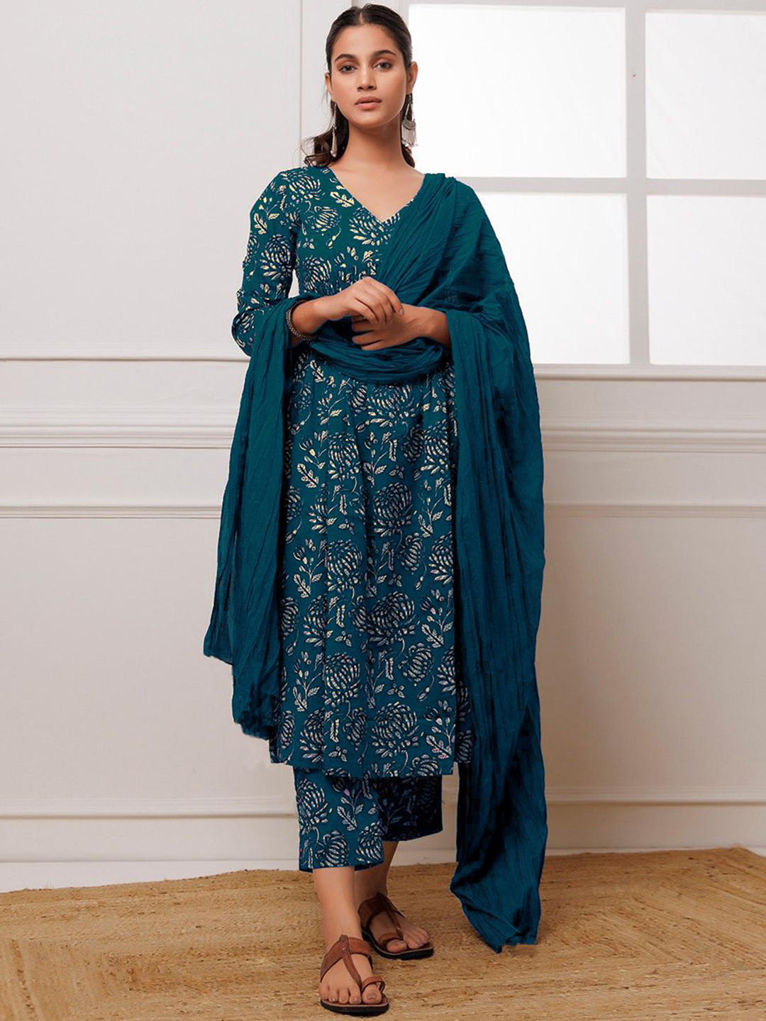GoSriKi Women Ethnic Motifs Printed Regular Kurta with Trousers & With Dupatta