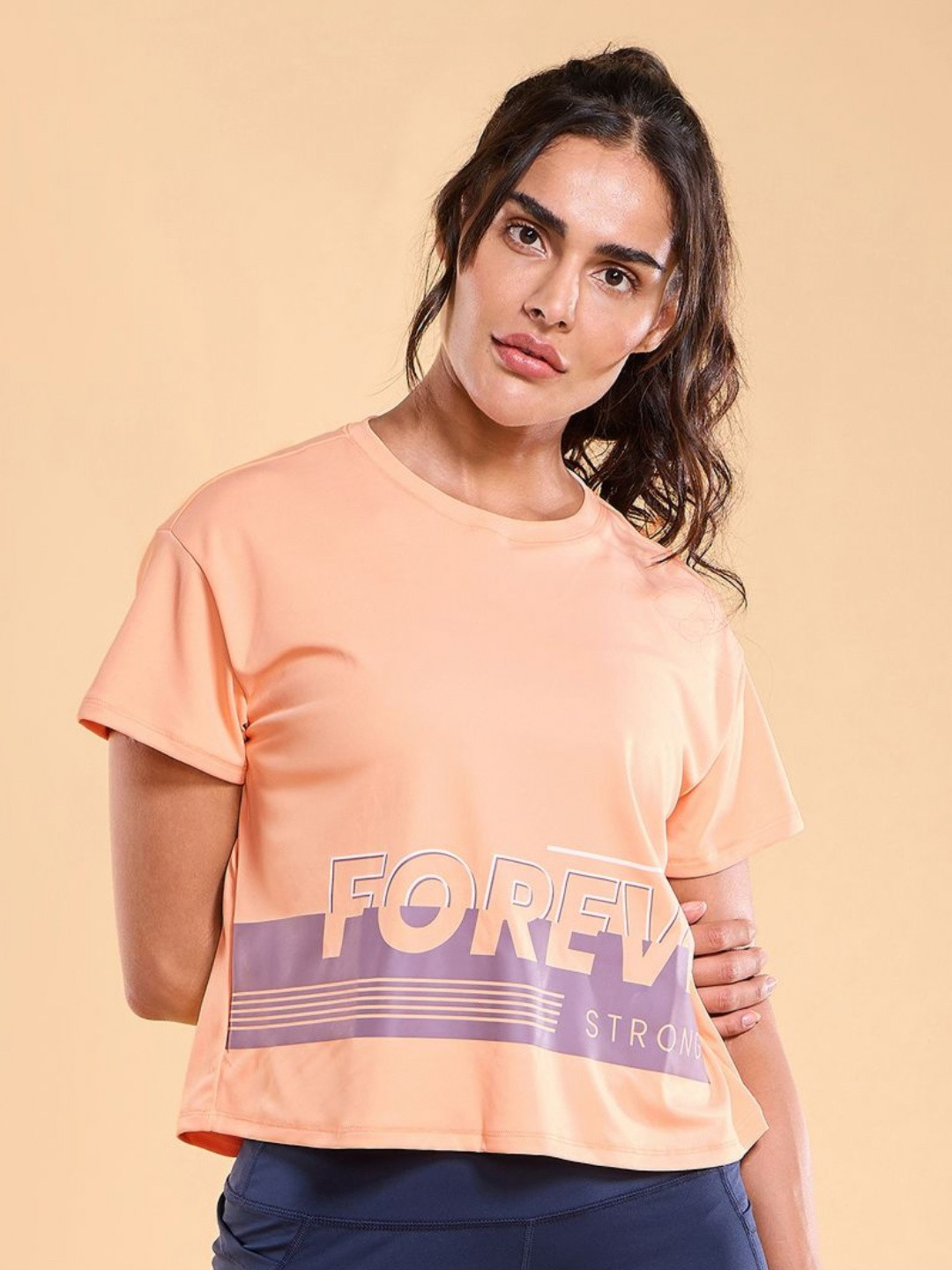 Enamor Typographic Printed Drop Shoulder Sleeves Relaxed Fit Crop T-shirt A311
