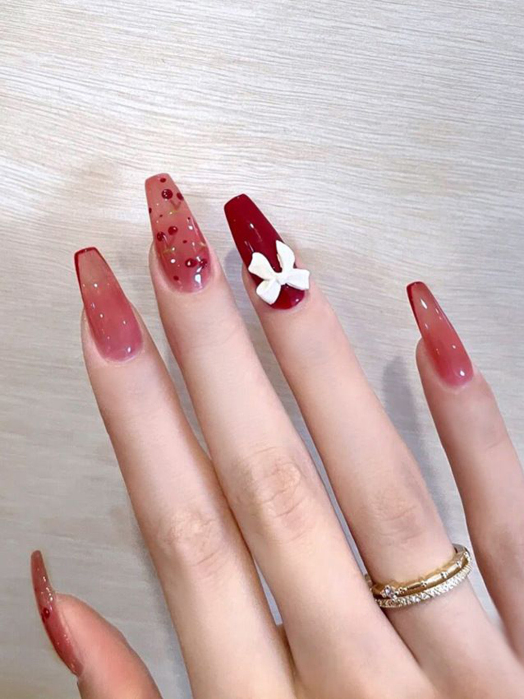 The Pink Truck Set Of 24 Reusable Artificial Nails - Red With Bow Design