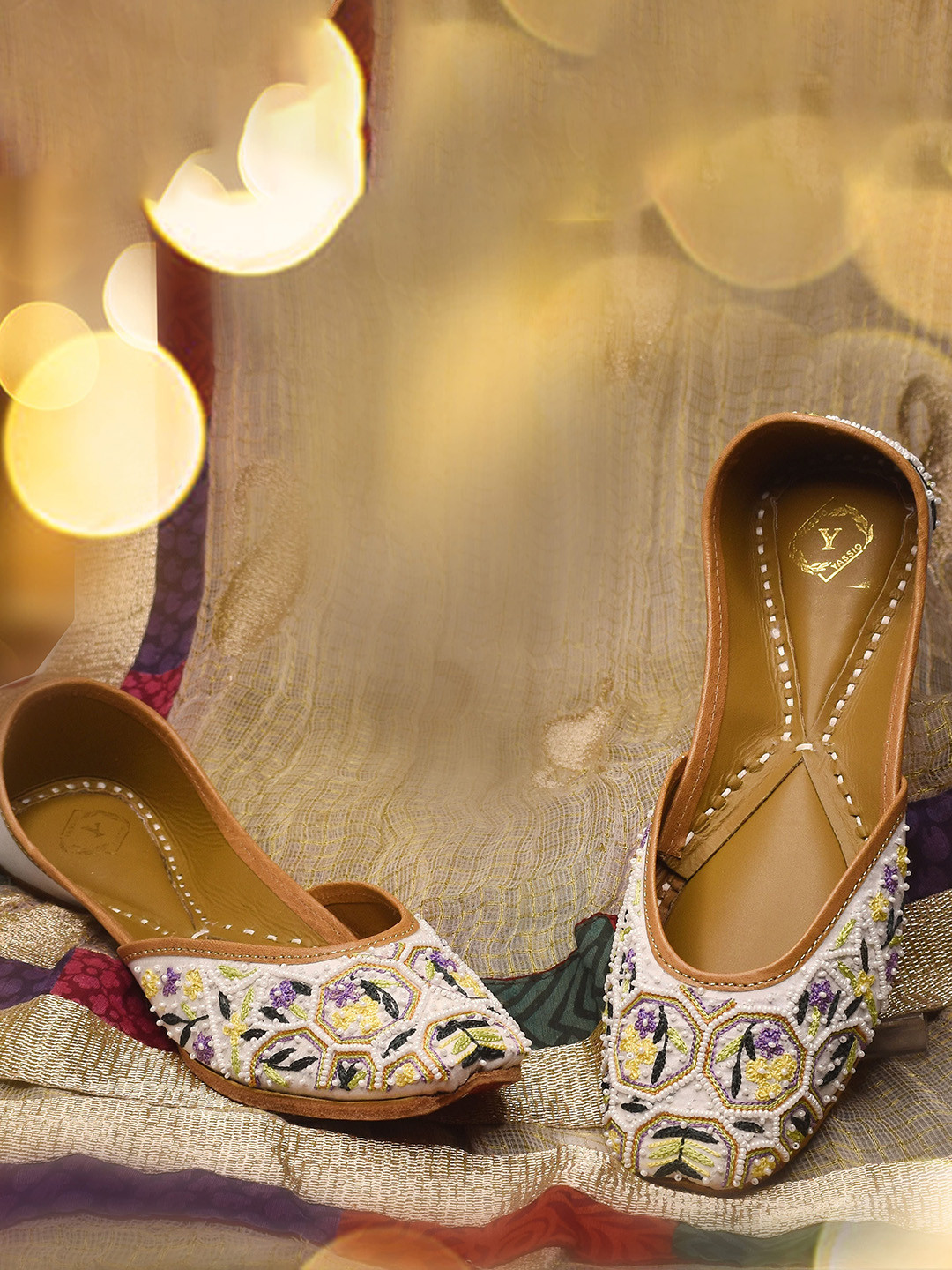 YASSIO Embellished Round Toe Sofi Jutti Mojaris