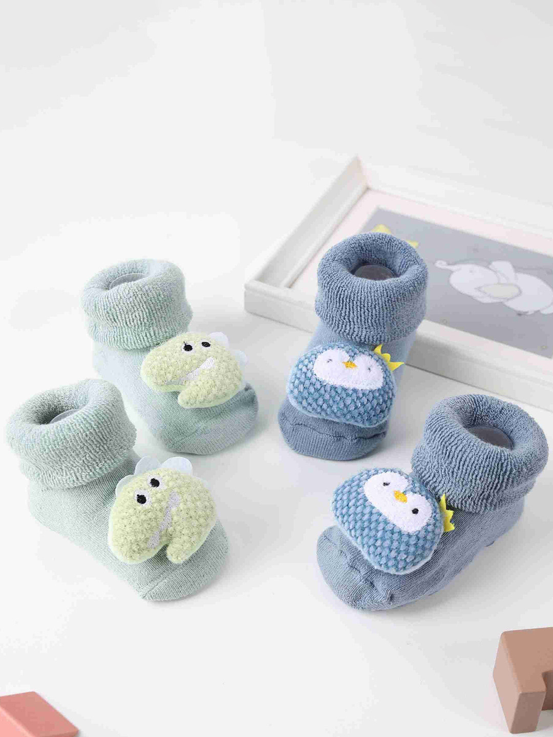 KICKS & CRAWL Infants Pack Of 2 3-D Design Ankle Length Socks