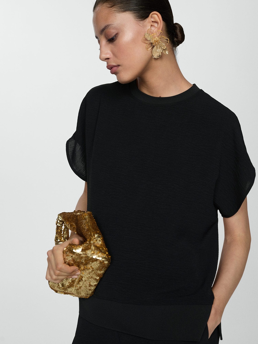 MANGO Extended Sleeves Oversize T Shirt - Tshirts for Women 30439939 | Myntra
