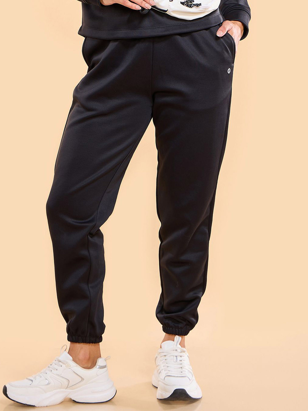 Enamor Fleece Jogger Relaxed Fit High-Rise Fleece Jogger With Adjustable Drawstring A404