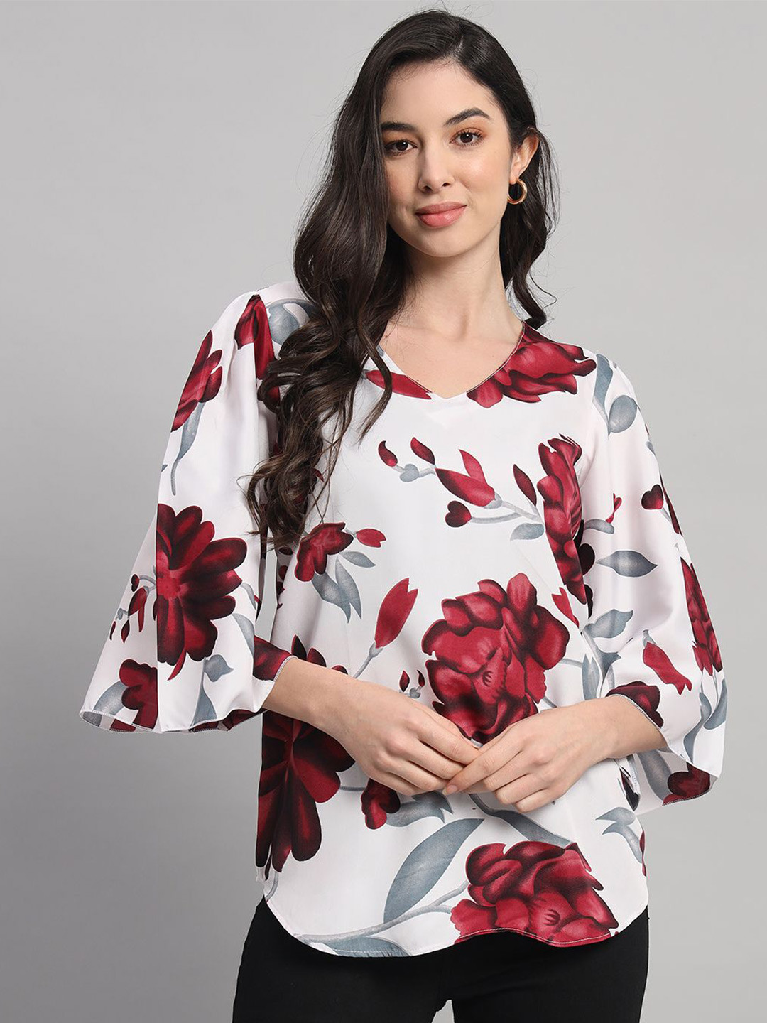 Curvydrobe Women Floral Printed V-Neck Top