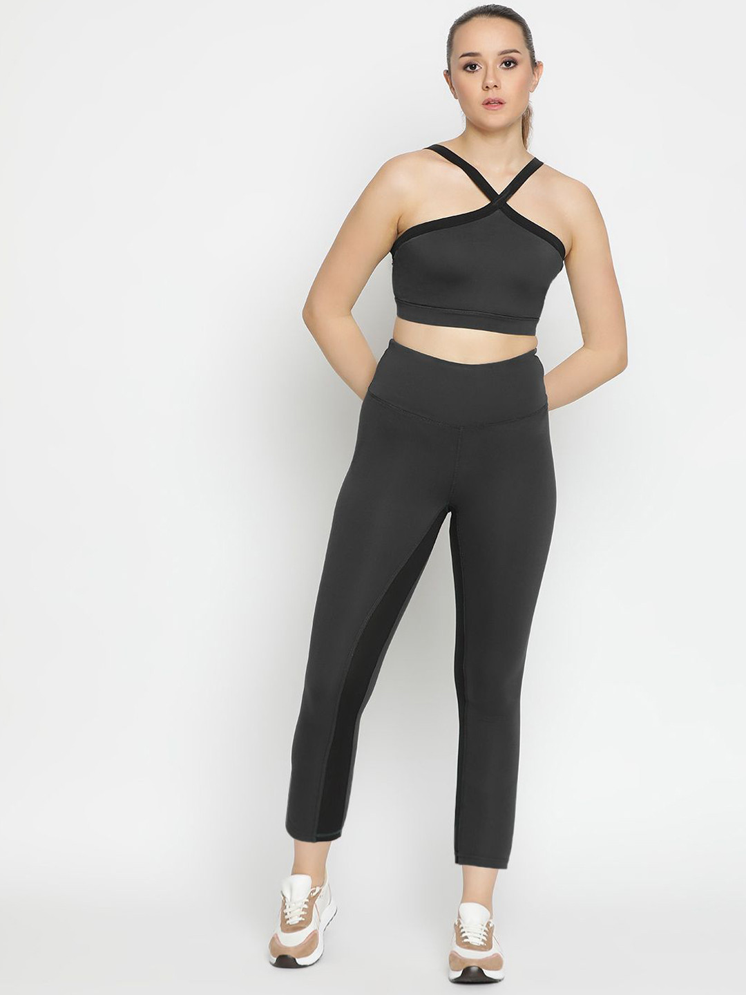 Wearjukebox Halter Neck Radiant Bra With Tights