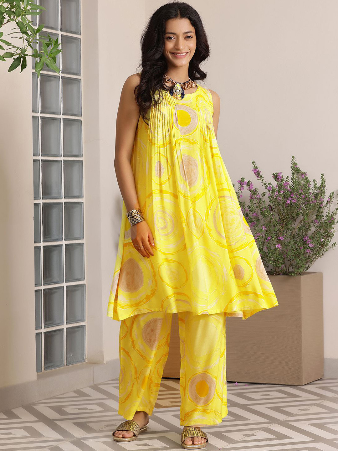 Libas Geometric Printed Sleeveless Pintucks Tunic With Trousers