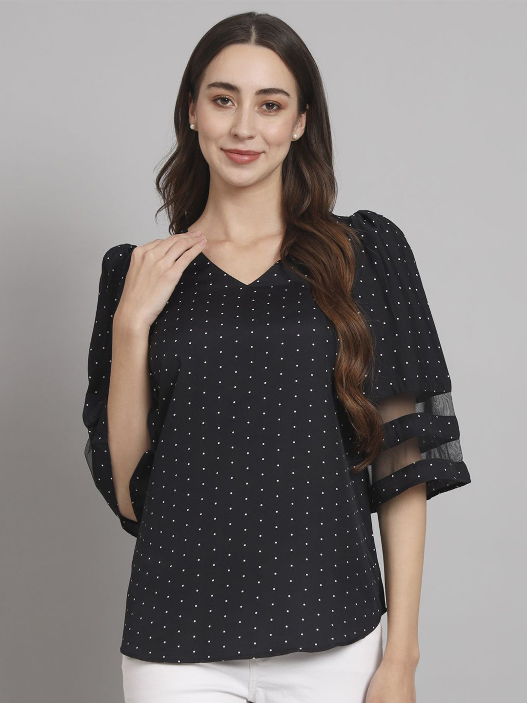 Curvydrobe Women Geometric Printed V-Neck Top