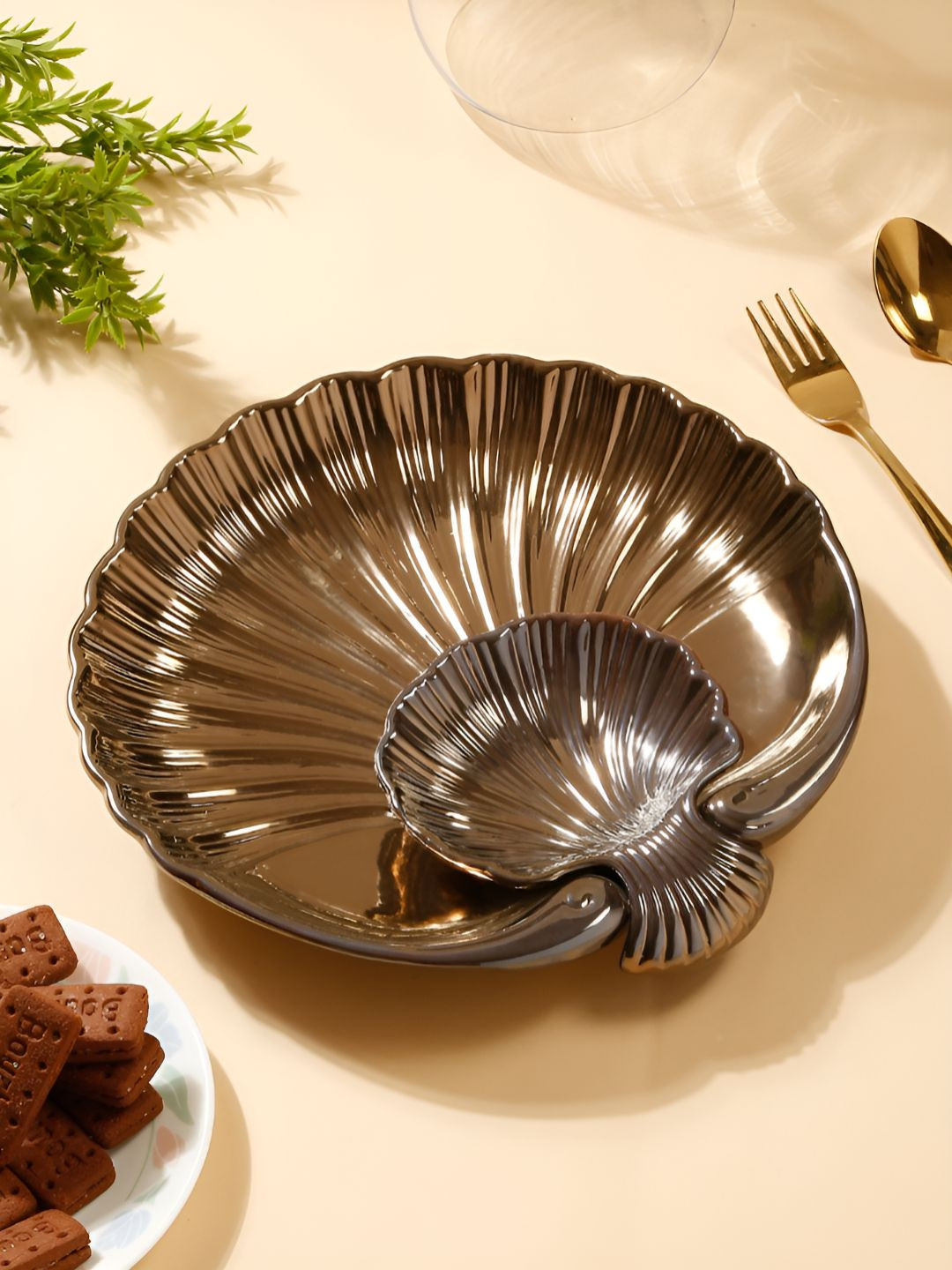 Arrabi Gold Toned Ceramic Shell Platter