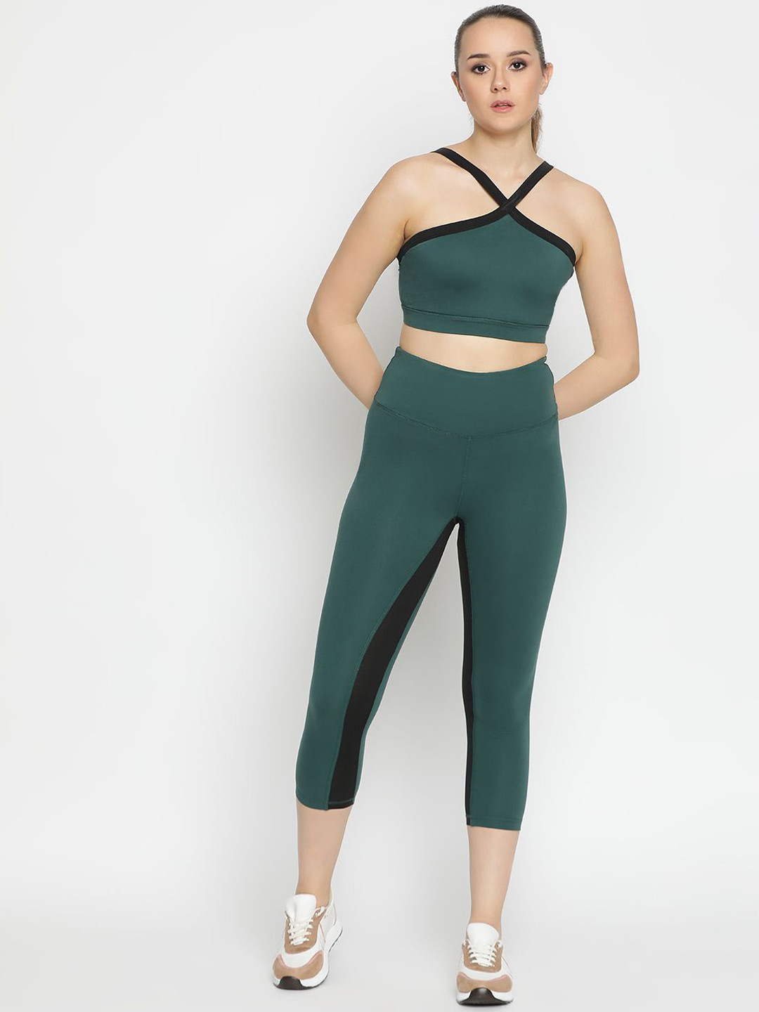 Wearjukebox Halter Neck Top With High Rise Cropped Leggings