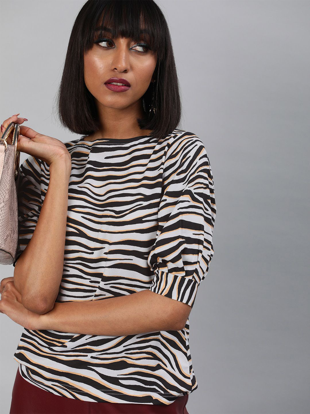 Sera Women Abstract Printed Monochrome Round Neck Top