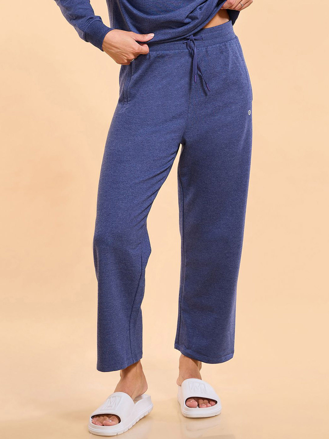 Enamor Essentials Mid Rise Relaxed Fit Ankle Length Fur Back Cozy Pant-E405