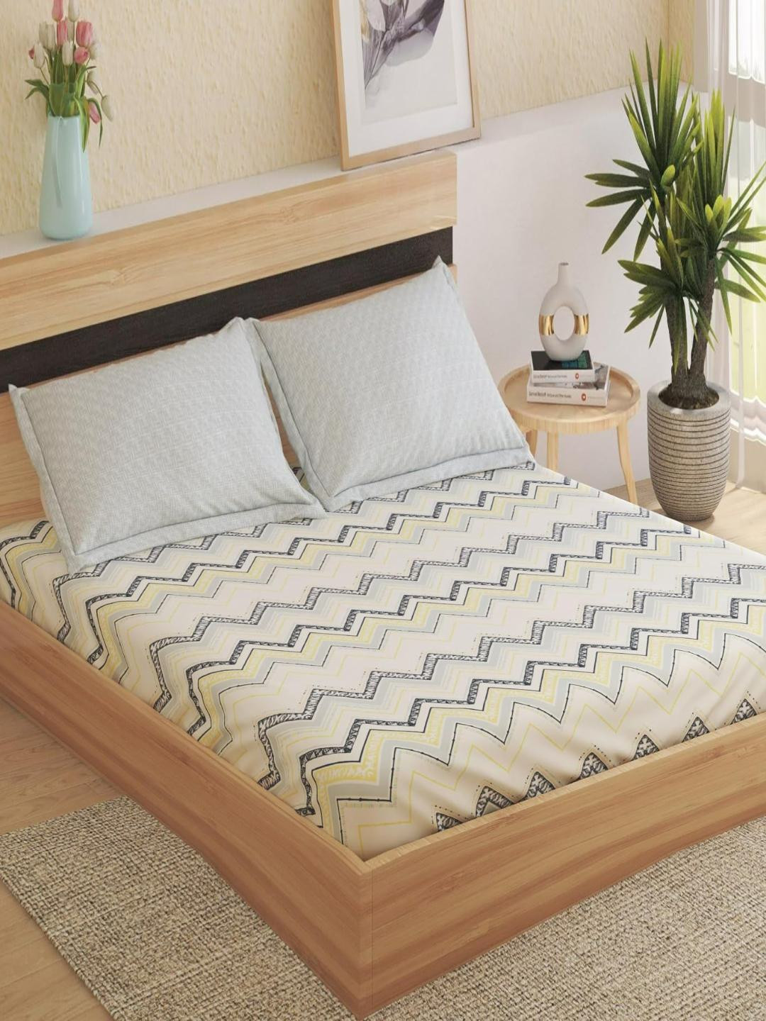 UrbanArts Beige Chevron Cotton 380 TC King Superfine Bedsheet with 2 Pillow Covers-105 x 105 inches