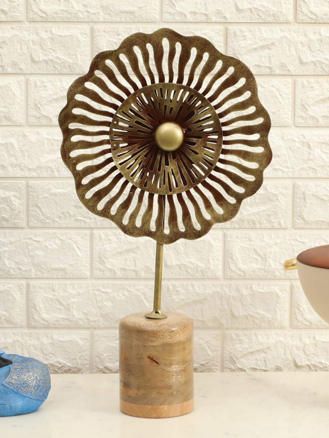 vedas F-Sorn Rays Flower Gold Metal Metallic Living Room Large Showpiece - 0.5 Inches