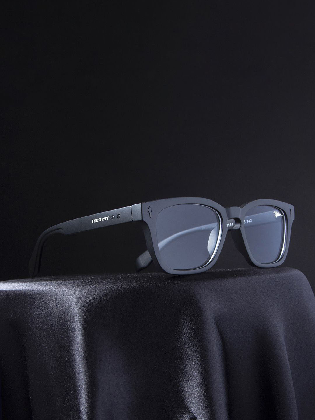 RESIST EYEWEAR Unisex Wayfarer Sunglasses With UV Protected Lens FIERY MATEBL CLE4