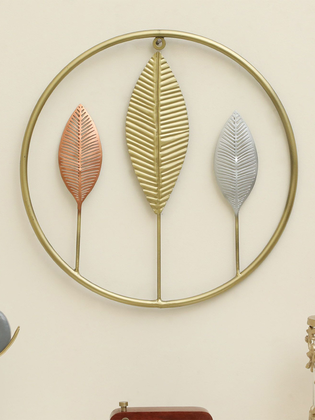 vedas Lucky Leaf Metal Floral Glossy Hanging Hall Wall Hangings-18.1In