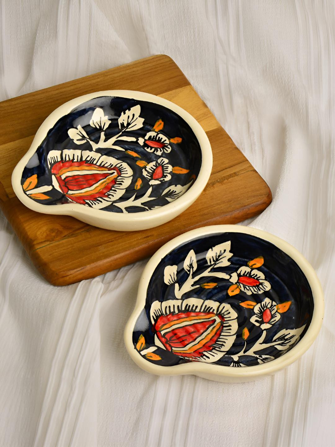 StyleMyWay 2-Pcs Blue & Red Printed Ceramic Round Spoon Rest