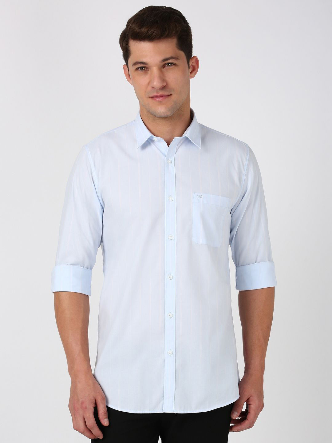 Peter England Casuals Men Spread Collar Vertical Striped Polycotton Slim Fit Casual Shirt