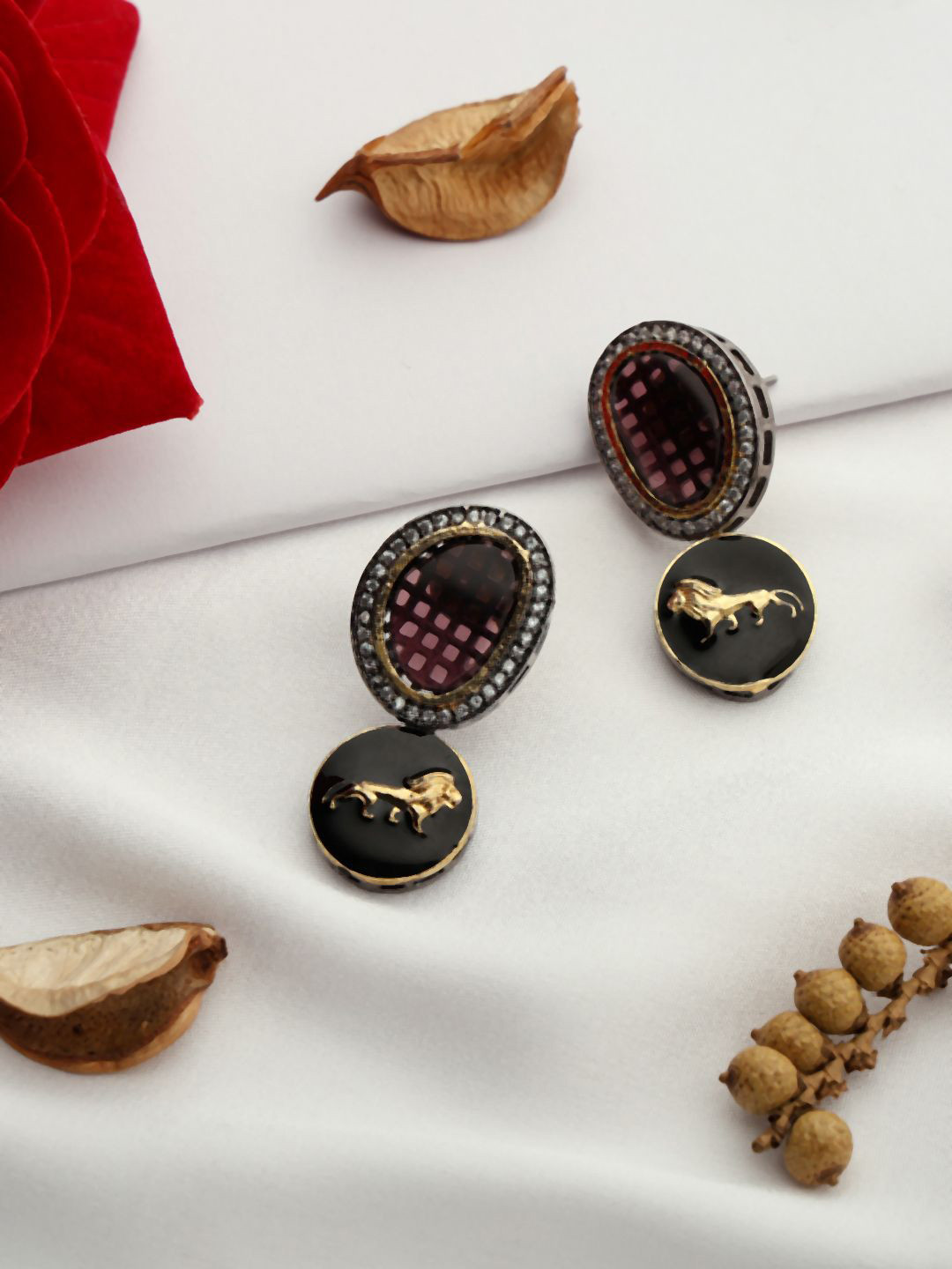 VENI Contemporary Studs Earrings
