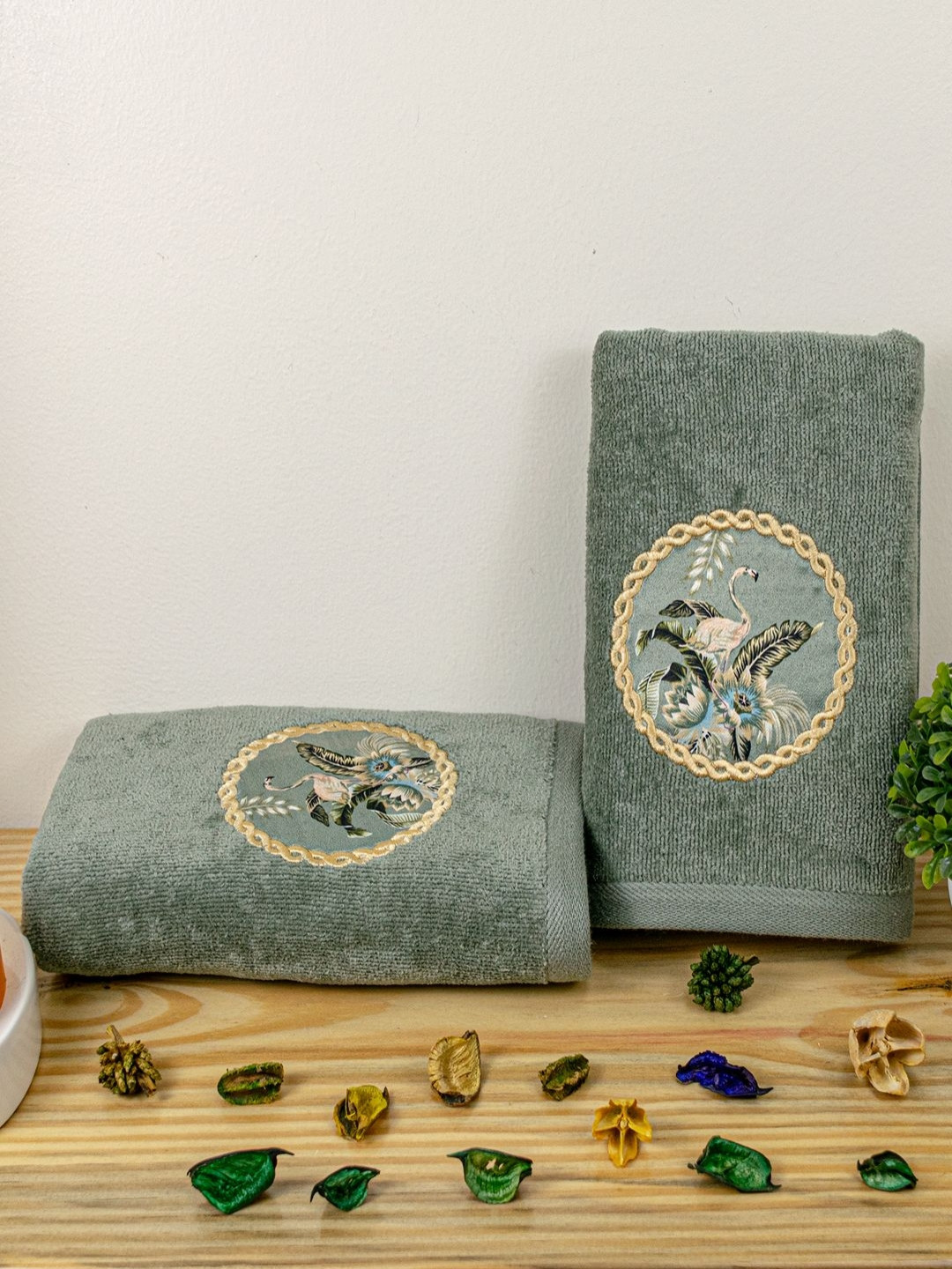 RANGOLI 2Pcs Green Embroidered Cotton 450 GSM Hand Towels