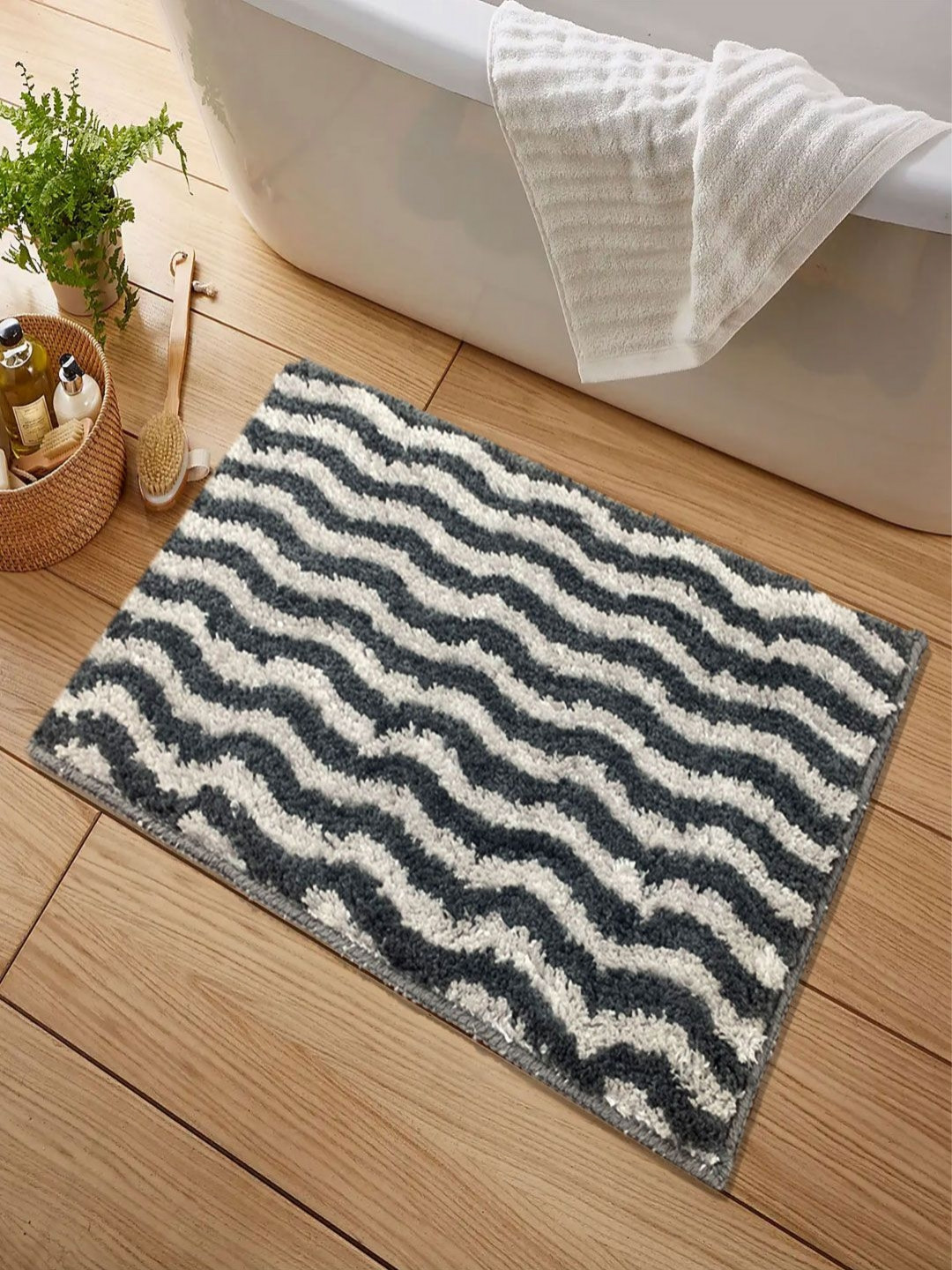 LUXEHOME INTERNATIONAL Grey & White Colourblock Anti- Skid Bath Rug