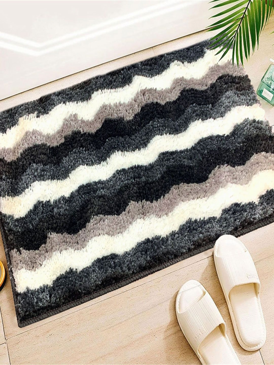 LUXEHOME INTERNATIONAL Grey & White Colourblock Anti- Skid Bath Rug