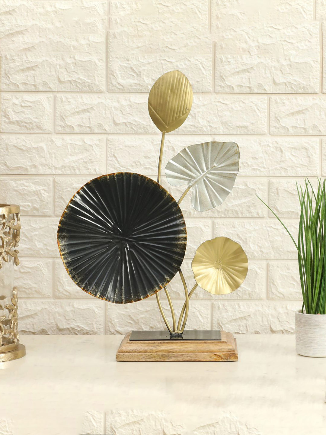 vedas Mystic indiana Black Metal Metallic Living Room Large Showpiece - 18.9 Inches