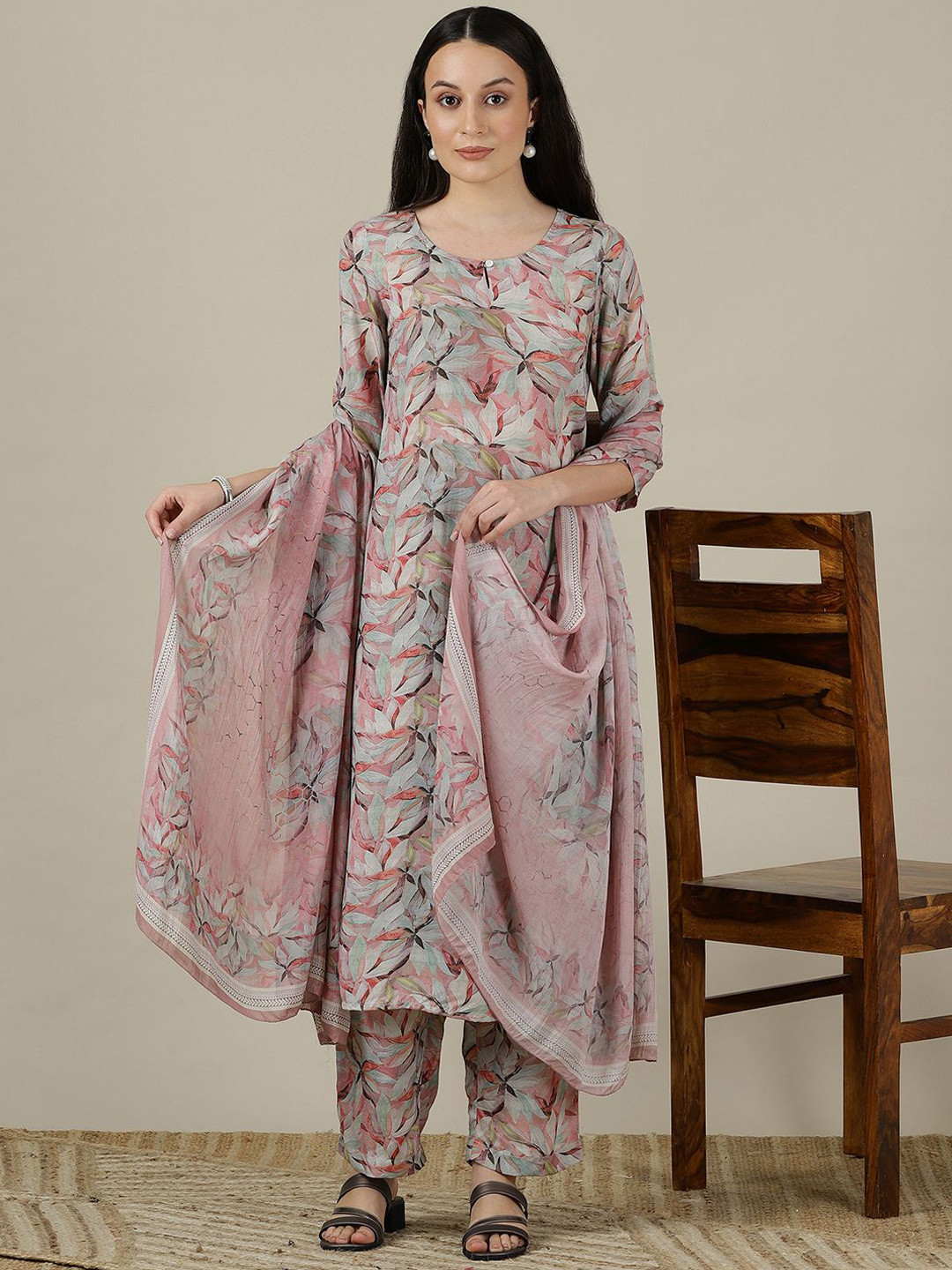 AURELIA Women Floral Printed Regular Kurta with Palazzos & With Dupatta