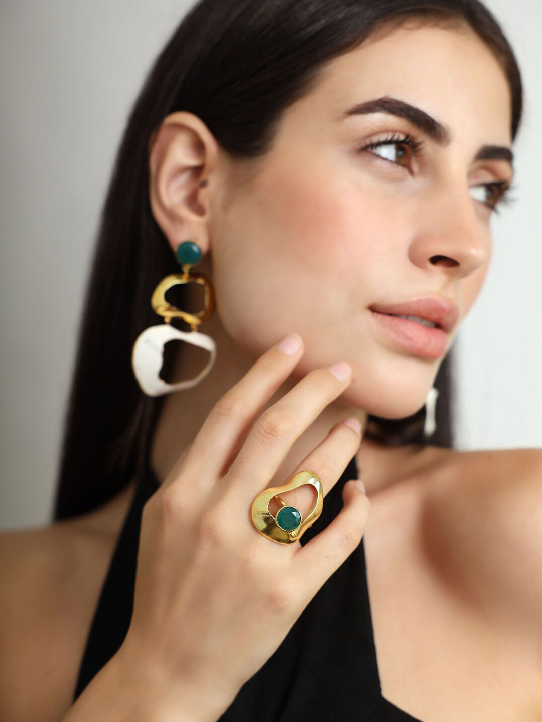 Varnika Arora Gold-Plated Onyx-Studded Adjustable Finger Ring