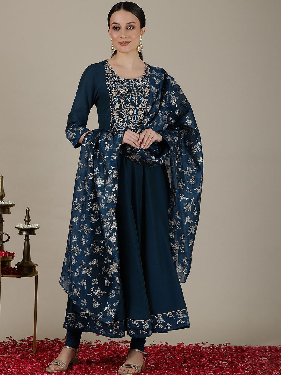AURELIA Women Yoke Design Panelled Gotta Patti Kurta With Dupatta