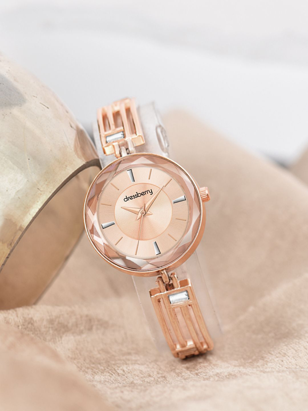 DressBerry Women Dial & Bracelet Style Straps Analogue Watch HOBDB-306-RG