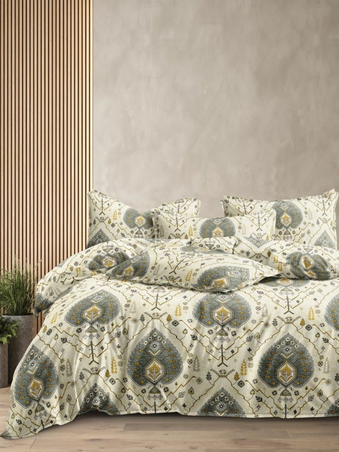 Laying Style Cream-Coloured & Grey Floral Polycotton 4 Piece Double King Regular Bedding Set